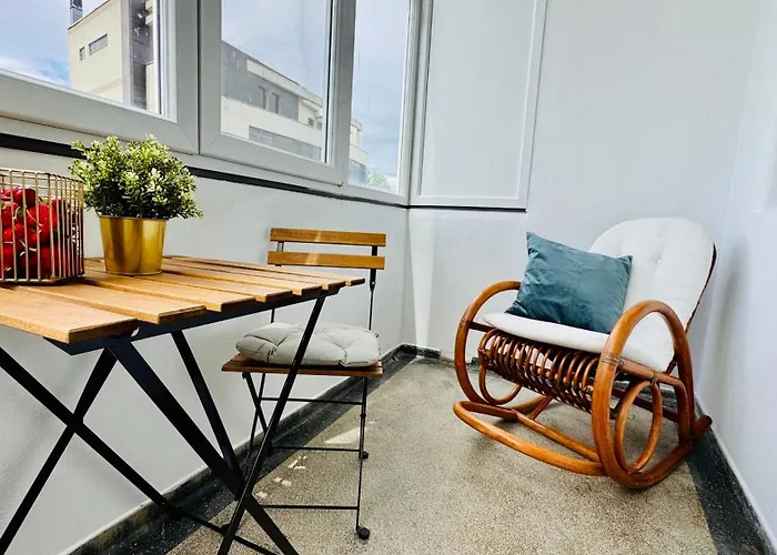 Cozy Modern Retreat - 2 Bedroom Steps From Piata Victoriei Apartamento *