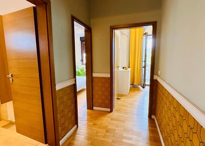 Cozy Modern Retreat - 2 Bedroom Steps From Piata Victoriei Apartamento *