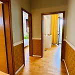 Cozy Modern Retreat - 2 Bedroom Steps From Piata Victoriei Apartmán *