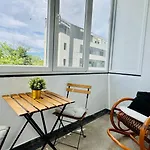 Cozy Modern Retreat - 2 Bedroom Steps From Piata Victoriei Bukurešť
