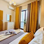 Cozy Modern Retreat - 2 Bedroom Steps From Piata Victoriei Apartmán Bukurešť