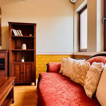Apartmán Cozy Modern Retreat - 2 Bedroom Steps From Piata Victoriei Bukurešť