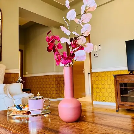 Cozy Modern Retreat - 2 Bedroom Steps From Piata Victoriei Apartmán Bukurešť