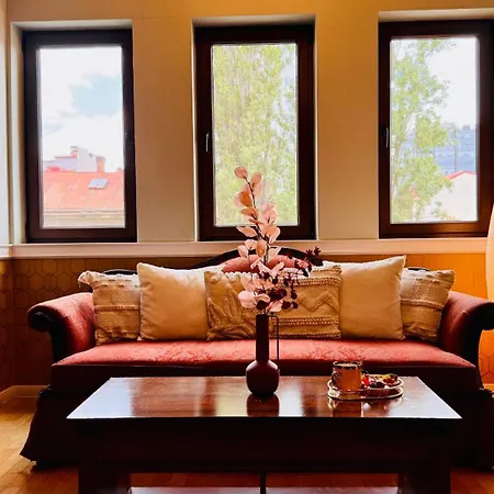Apartmán Cozy Modern Retreat - 2 Bedroom Steps From Piata Victoriei *