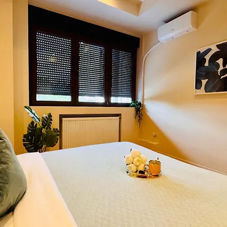 Cozy Modern Retreat - 2 Bedroom Steps From Piata Victoriei Apartmán *