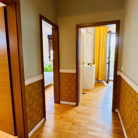 Cozy Modern Retreat - 2 Bedroom Steps From Piata Victoriei 아파트 *