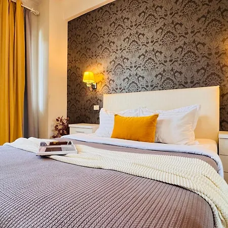 Cozy Modern Retreat - 2 Bedroom Steps From Piata Victoriei Apartament Bukareszt