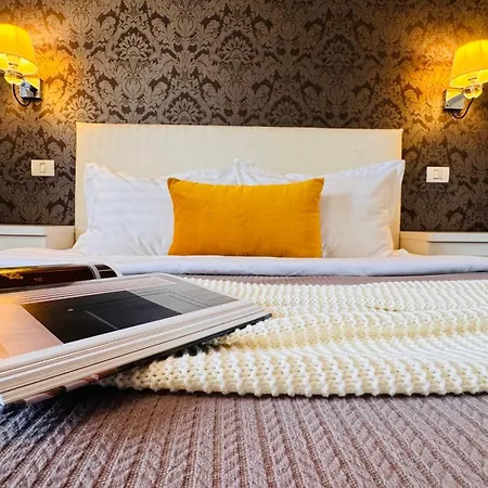 Apartament Cozy Modern Retreat - 2 Bedroom Steps From Piata Victoriei Bukareszt