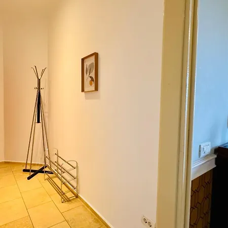 Cozy Modern Retreat - 2 Bedroom Steps From Piata Victoriei 부쿠레슈티