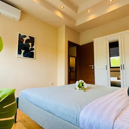 Cozy Modern Retreat - 2 Bedroom Steps From Piata Victoriei 아파트 *