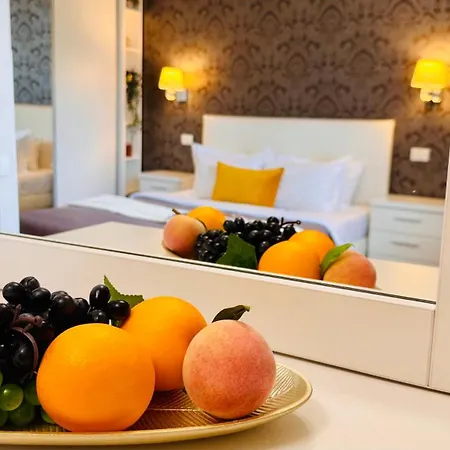 Cozy Modern Retreat - 2 Bedroom Steps From Piata Victoriei Apartament Bukareszt