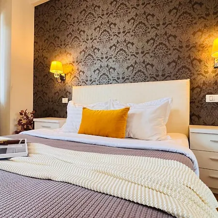Cozy Modern Retreat - 2 Bedroom Steps From Piata Victoriei * 부쿠레슈티