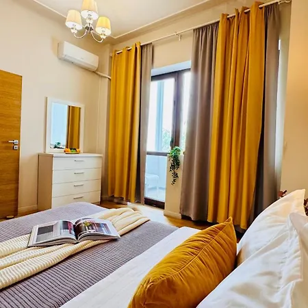 Cozy Modern Retreat - 2 Bedroom Steps From Piata Victoriei Apartament Bukareszt