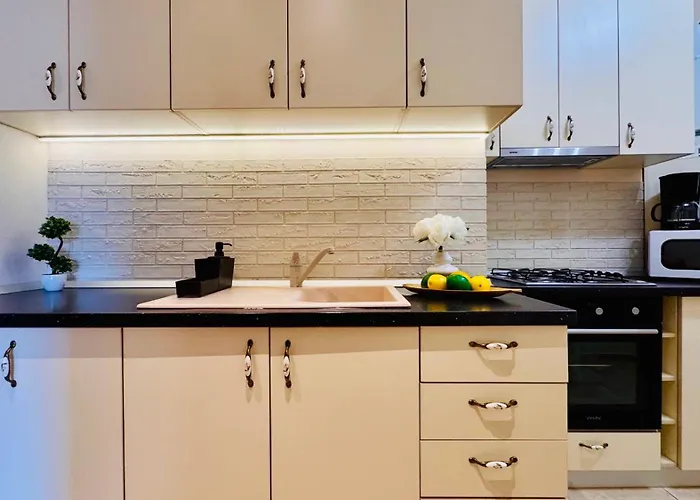 Cozy Modern Retreat - 2 Bedroom Steps From Piata Victoriei