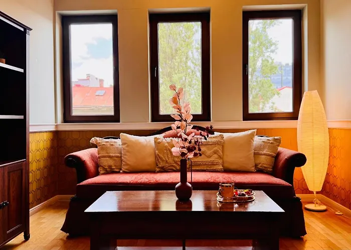 Апартаменти Cozy Modern Retreat - 2 Bedroom Steps From Piata Victoriei *