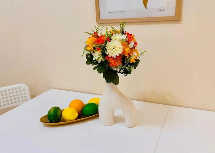 Cozy Modern Retreat - 2 Bedroom Steps From Piata Victoriei