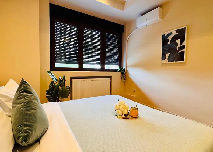 Cozy Modern Retreat - 2 Bedroom Steps From Piata Victoriei Apartament *