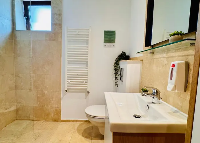 Cozy Modern Retreat - 2 Bedroom Steps From Piata Victoriei * Bucureşti