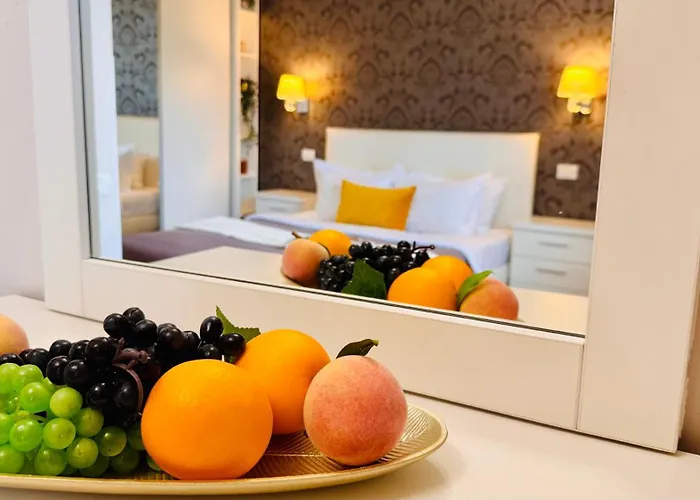 Cozy Modern Retreat - 2 Bedroom Steps From Piata Victoriei Apartmán Bukurešť