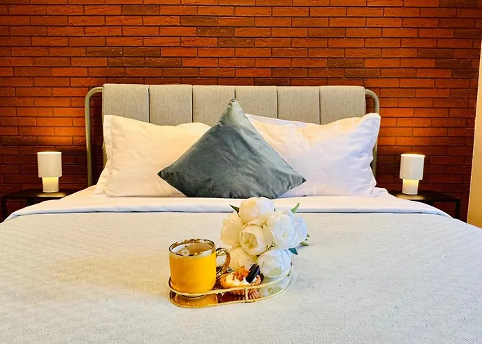 Cozy Modern Retreat - 2 Bedroom Steps From Piata Victoriei Apartmán