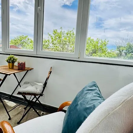 Apartamento Cozy Modern Retreat - 2 Bedroom Steps From Piata Victoriei