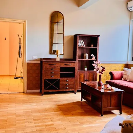 Cozy Modern Retreat - 2 Bedroom Steps From Piata Victoriei Apartamento