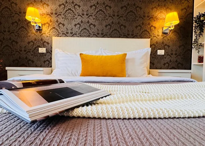 Apartman Cozy Modern Retreat - 2 Bedroom Steps From Piata Victoriei Bukarest