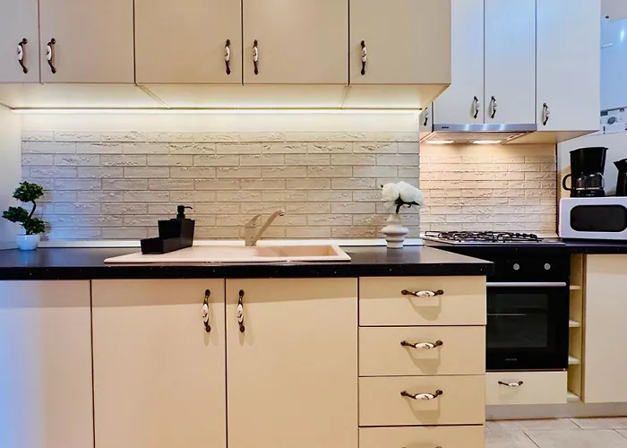 Cozy Modern Retreat - 2 Bedroom Steps From Piata Victoriei * Bukarest