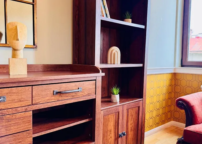 Apartman Cozy Modern Retreat - 2 Bedroom Steps From Piata Victoriei