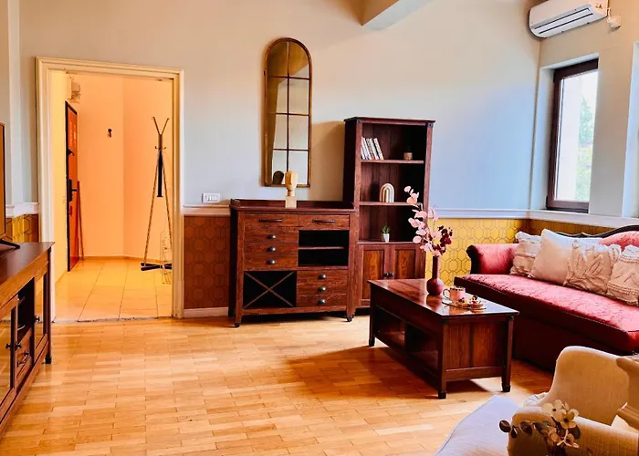 Apartman Cozy Modern Retreat - 2 Bedroom Steps From Piata Victoriei