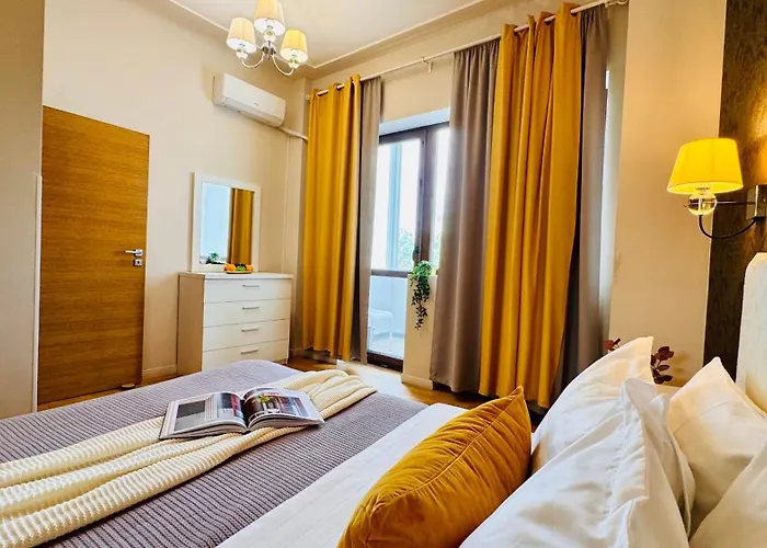 Cozy Modern Retreat - 2 Bedroom Steps From Piata Victoriei Apartman Bukarest