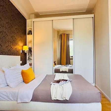 Apartment Cozy Modern Retreat - 2 Bedroom Steps From Piata Victoriei Bukarest