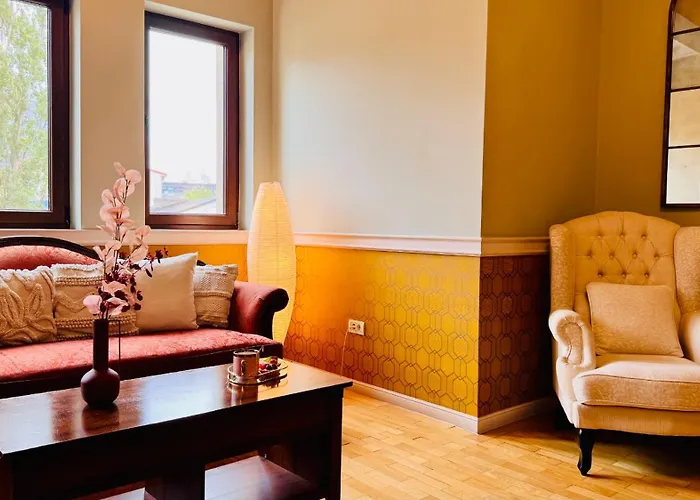 Cozy Modern Retreat - 2 Bedroom Steps From Piata Victoriei Апартаменты