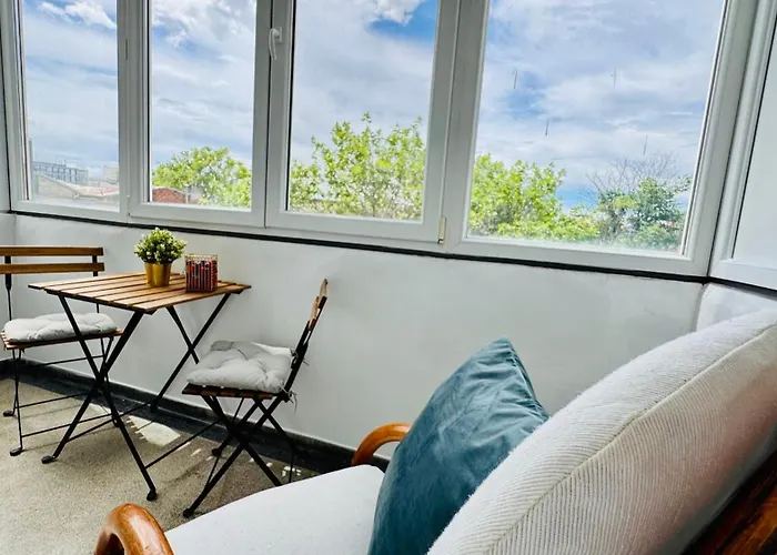 Cozy Modern Retreat - 2 Bedroom Steps From Piata Victoriei * Бухарест