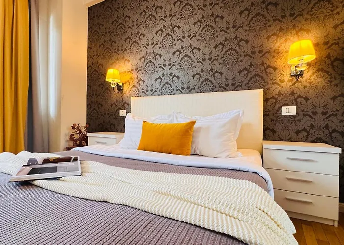 Cozy Modern Retreat - 2 Bedroom Steps From Piata Victoriei * Бухарест